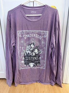 Disney Our Universe Graphic V‑Neck Tee in Dusty Lavender